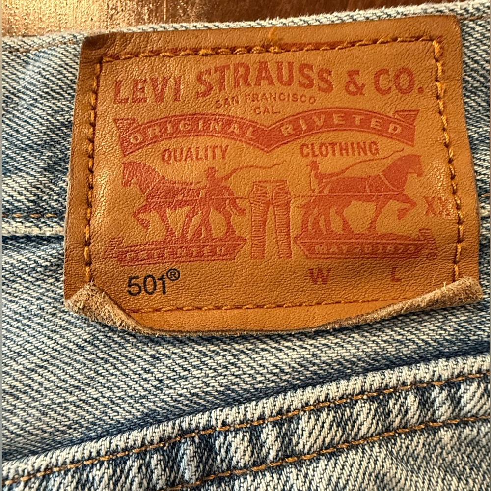 Levi's Classic Light Blue Ripped Jean Shorts - Picture 4 of 5